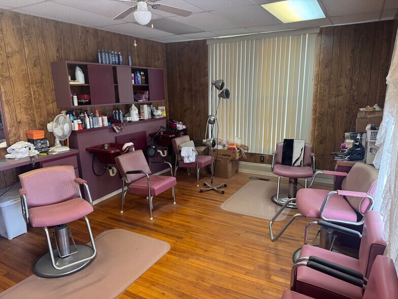 More Photos Of 223 N Main St, Dickson Flex For Sale