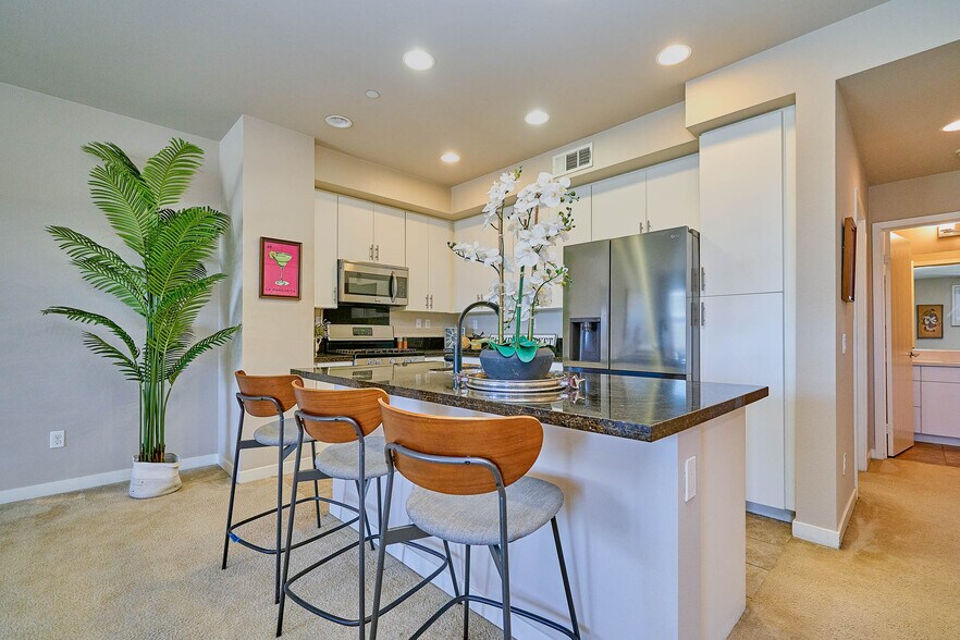More Photos Of 801 S Anaheim Blvd, Anaheim General Retail For Sale