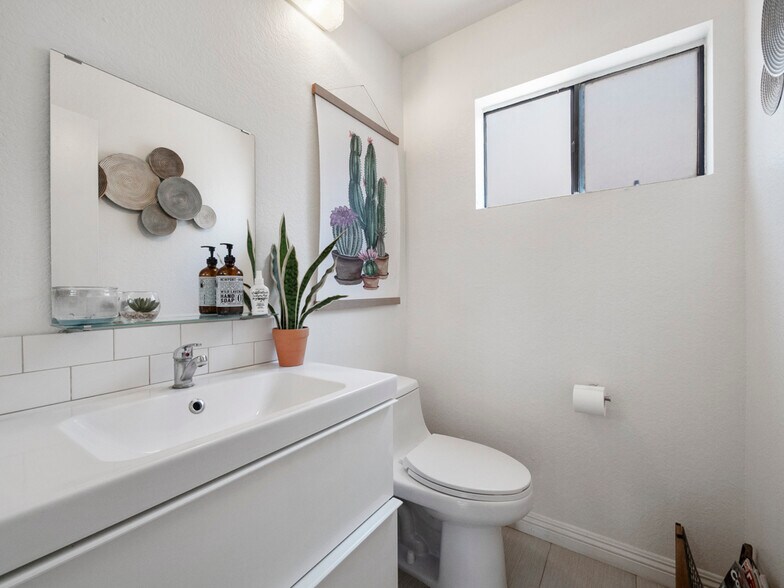 More Photos Of 311-313 E Pine St, Santa Ana Apartments For Sale