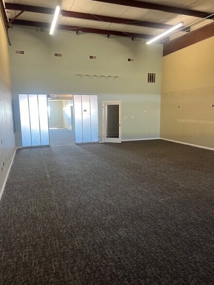 More Photos Of 6671 Liberty Ct, Liberty Township Warehouse For Lease