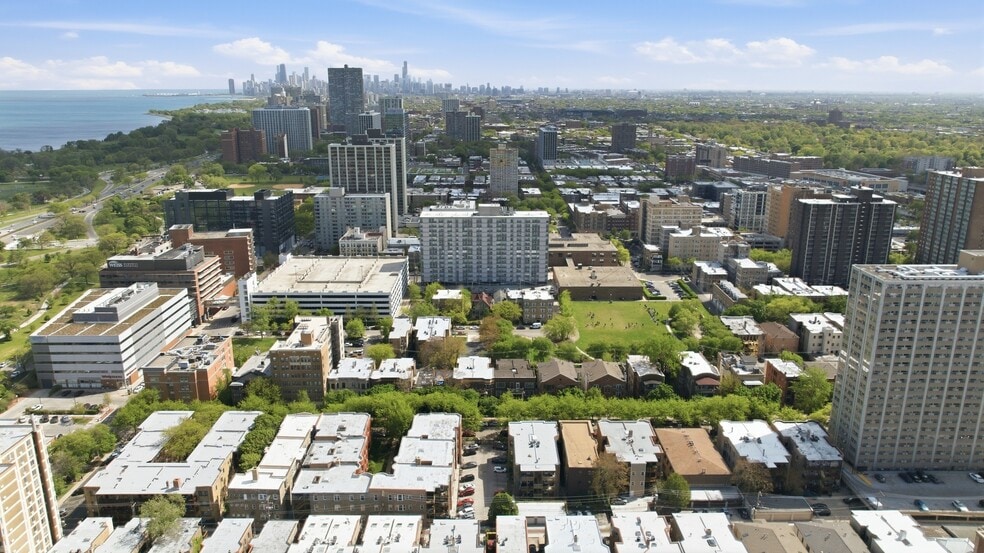 More Photos Of 844 W Lakeside Pl, Chicago Multifamily For Sale