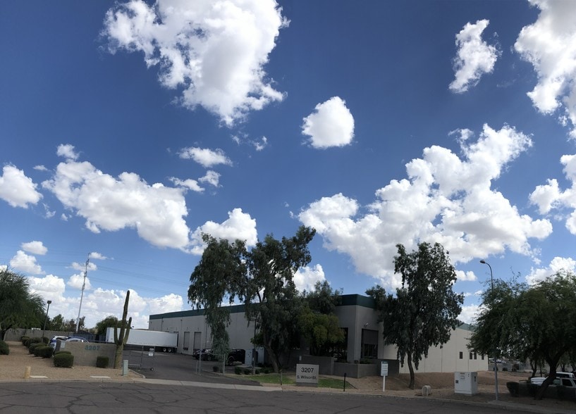 More Photos Of 3207 S Wilson St, Tempe Distribution For Lease