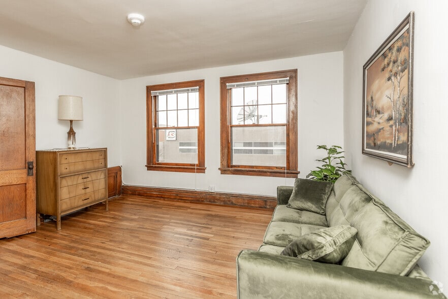 More Photos Of 1729 Grand Ave, Des Moines Apartments For Sale