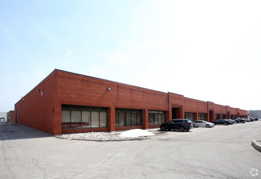 More Photos Of 335 Admiral Blvd, Mississauga Unknown For Lease