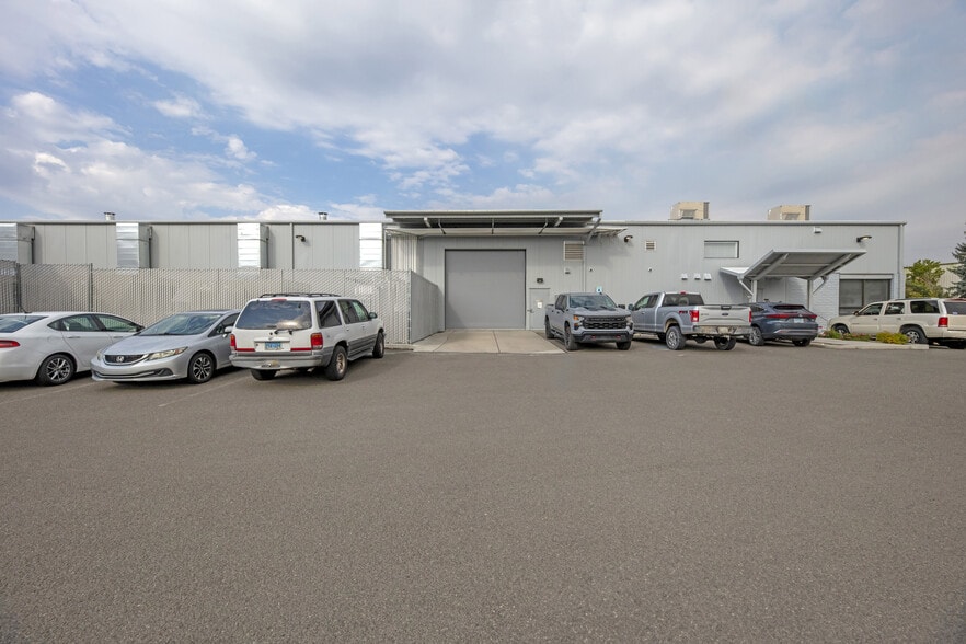 More Photos Of 2 Eric Cir, Verdi Warehouse For Sale