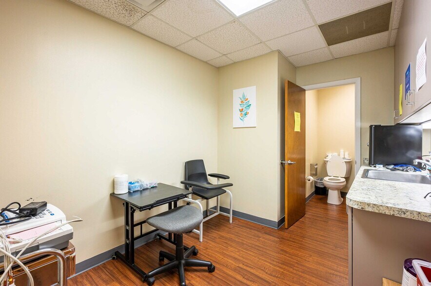 More Photos Of 6719 Gall Blvd, Zephyrhills Medical For Sale