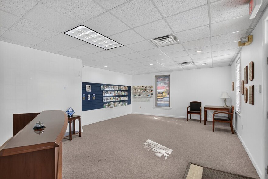 More Photos Of 800 Country Club Rd, Harrisonburg Office For Sale