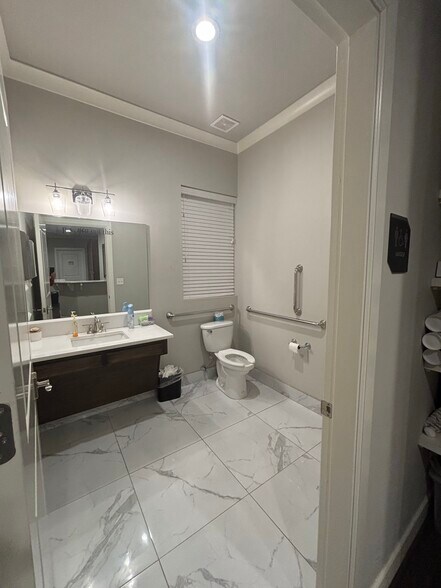 More Photos Of 4809 E 89th St S, Tulsa Office For Sale