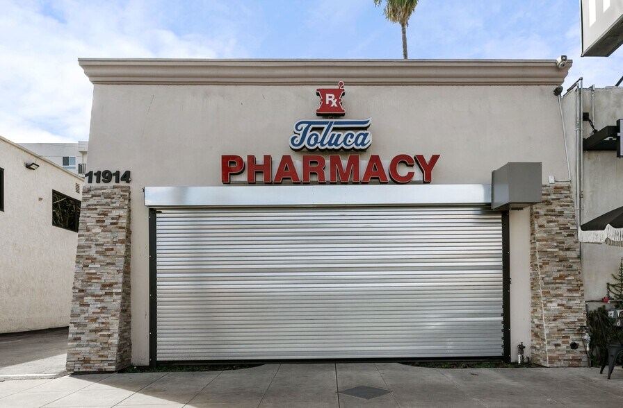 More Photos Of 11908 Ventura Blvd, Studio City Storefront Retail Office For Lease