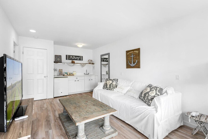 More Photos Of 281 County Road 39A, Southampton Hotel For Sale