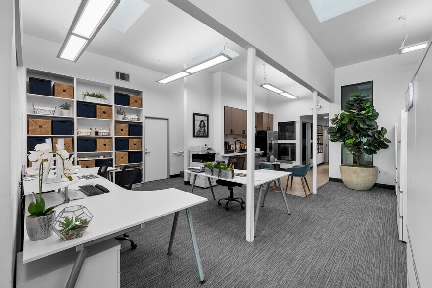 More Photos Of 10215 Santa Monica Blvd, Los Angeles Office For Sale