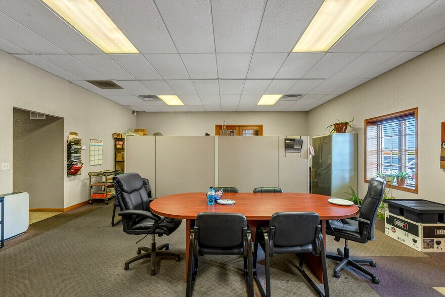 More Photos Of 1800 SE 9th St, Newton Manufacturing For Sale