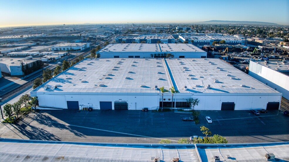 Primary Photo Of 2931-2987 S Alameda St, Los Angeles Warehouse For Lease