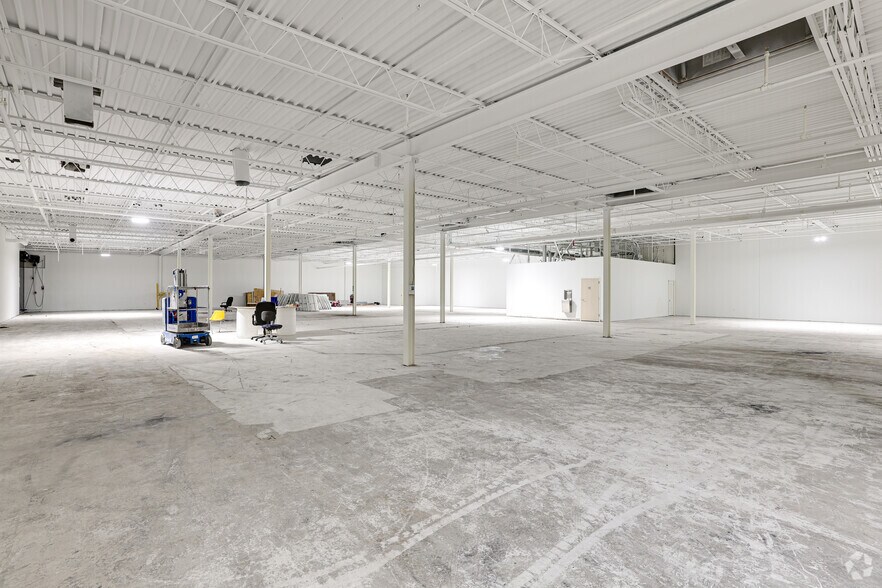 More Photos Of 1 Electronics Dr, Hamilton Light Manufacturing For Lease