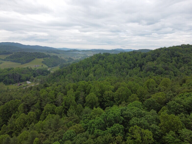 More Photos Of 6421 Highway 91 N, Laurel Bloomery Warehouse For Sale