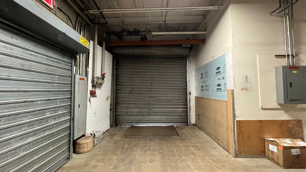 More Photos Of 131 Liberty Ave, Mineola Warehouse For Sale