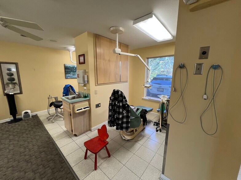 More Photos Of 901 New Warrington Rd, Pensacola Medical For Sale