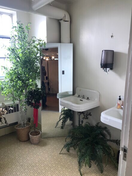 More Photos Of 409 E Main St, Riverton Storefront For Sale