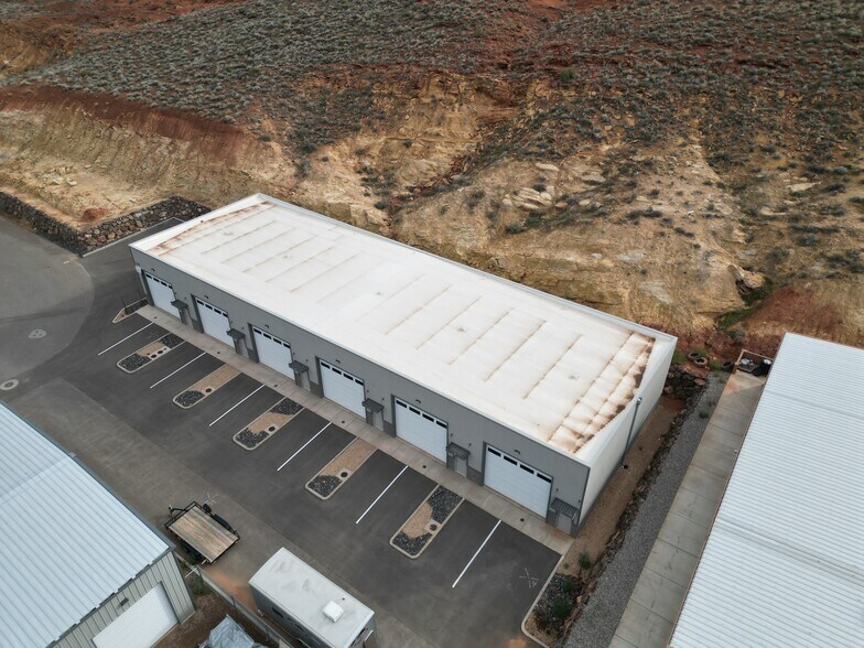 More Photos Of 448 Commerce Dr, Hurricane Warehouse For Sale