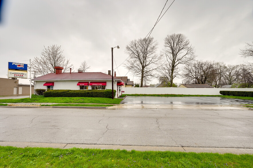 Primary Photo Of 4011 Front St, Grove City Restaurant For Sale