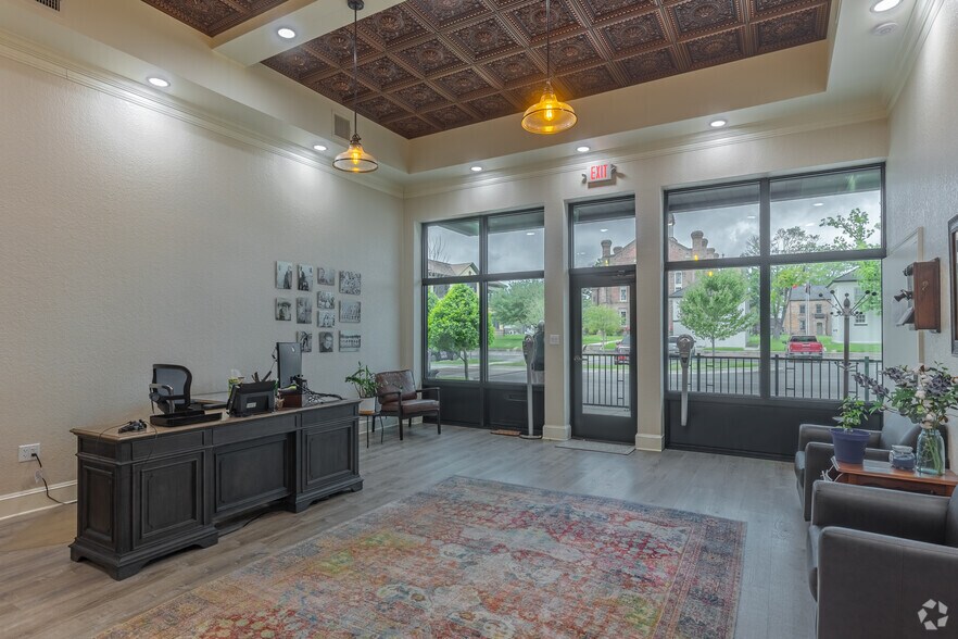 More Photos Of 117 San Augustine St, Center Office For Sale