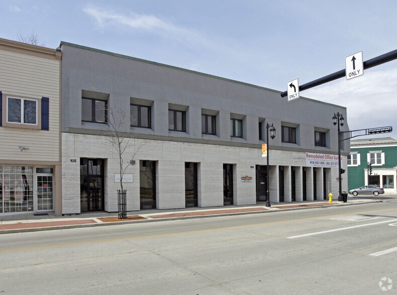 More Photos Of 105 E Wisconsin Ave, Oconomowoc Office For Sale