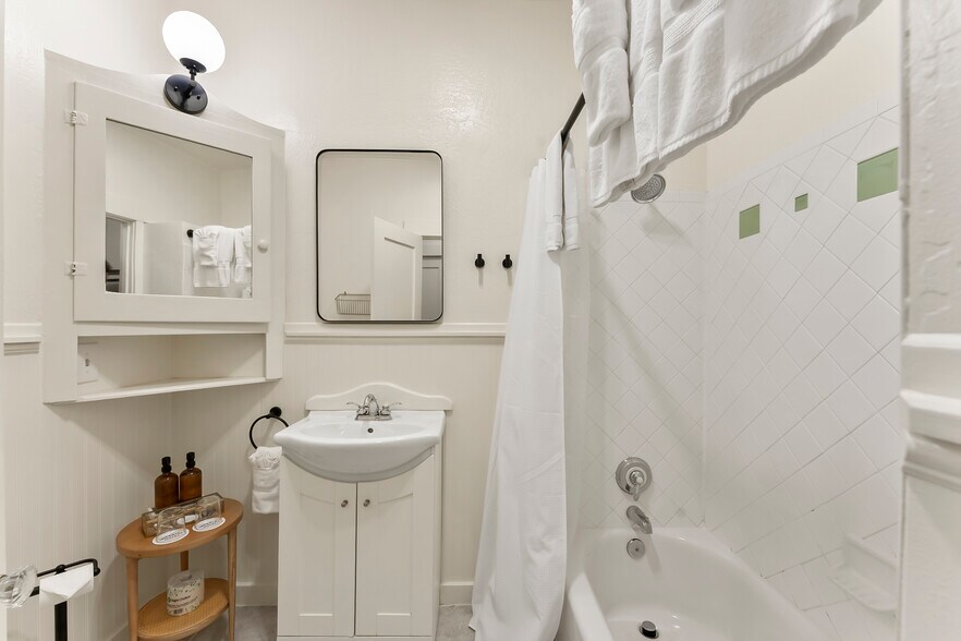 More Photos Of 14202 S State Highway 49, Amador City Hotel For Sale