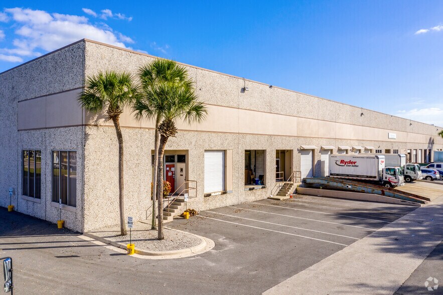 More Photos Of 7503-7527 Exchange Dr, Orlando Distribution For Lease