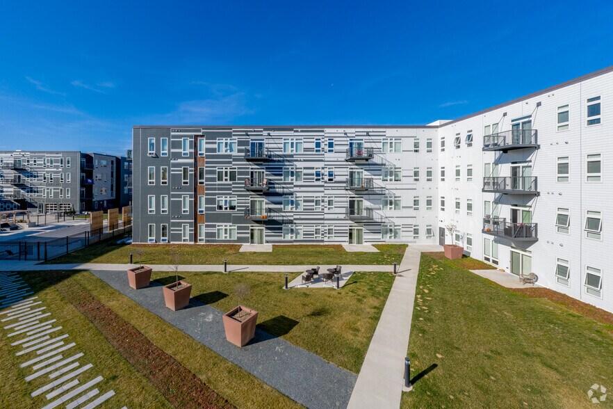 More Photos Of 1482 S 84th St, West Allis Apartments For Lease