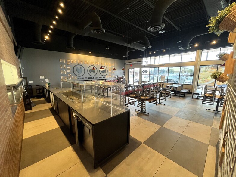 More Photos Of 210 Ed Schmidt Blvd, Hutto Storefront For Lease