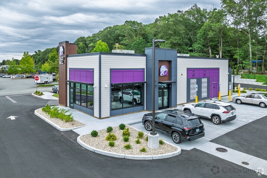 More Photos Of 510 Quaker Ln, Warwick Unknown For Lease