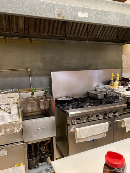 More Photos Of 2805 Fort Argyle Rd, Bloomingdale Bar For Sale