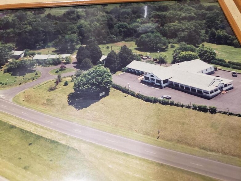 Primary Photo Of 2487 US Highway 211 W, Luray Storefront For Sale