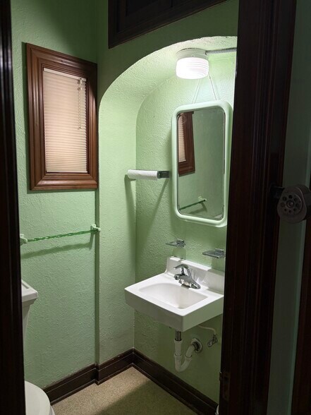 More Photos Of 1031 Columbus Ave, Sandusky Flex For Sale