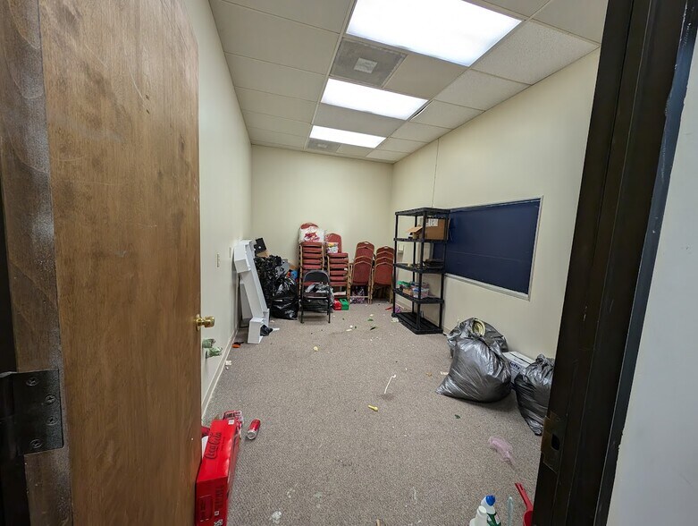 More Photos Of 3926 Avenue H, Rosenberg Unknown For Lease