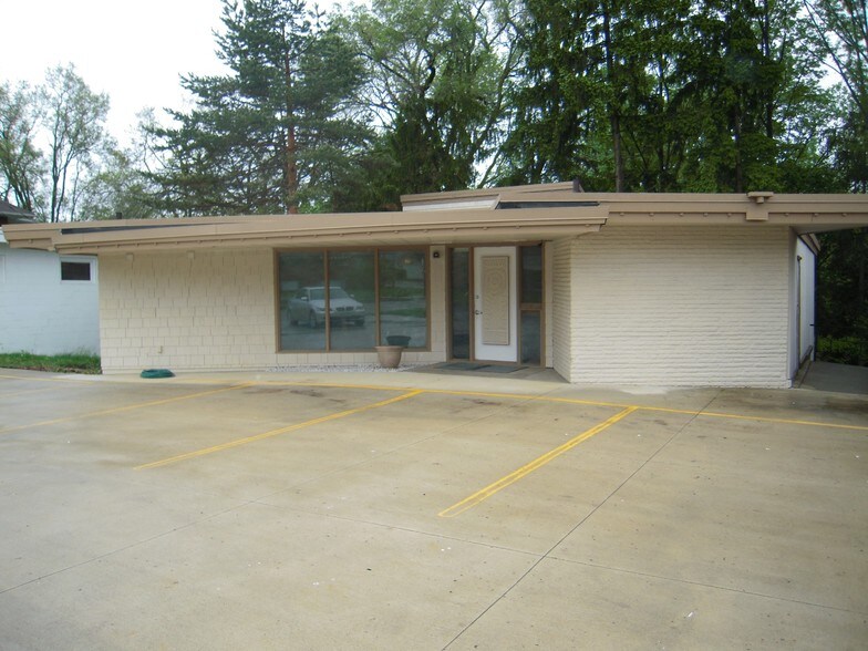 More Photos Of 1821 Fulton Dr NW, Canton Office For Sale