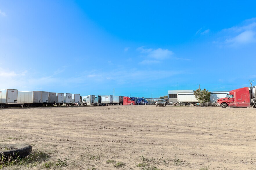 More Photos Of 119 North America Rd, Laredo Land For Sale