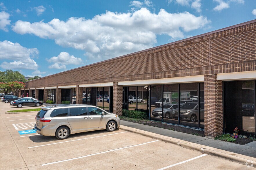 More Photos Of 1850 Crown Dr, Dallas Unknown For Lease