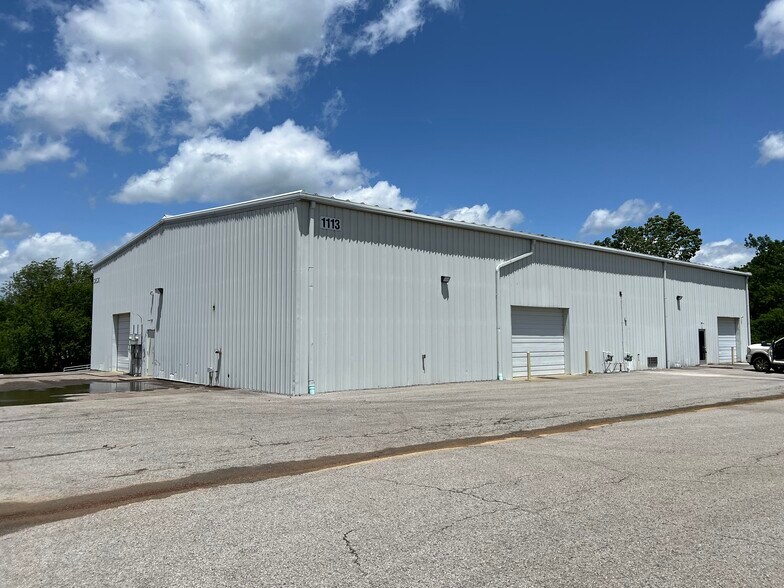 More Photos Of 1113 Alex Dr, Elizabethtown Flex For Lease