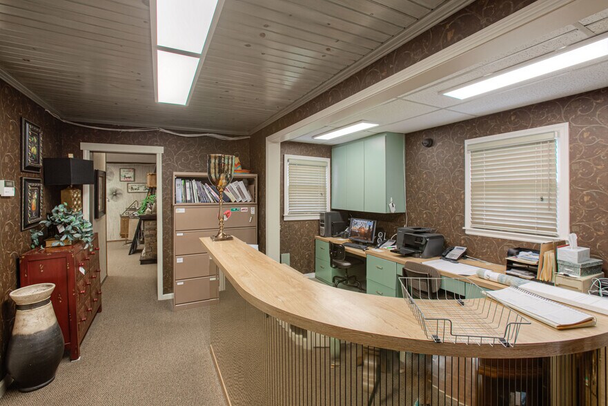 More Photos Of 6204 Arlington Ave, Raytown Office For Sale