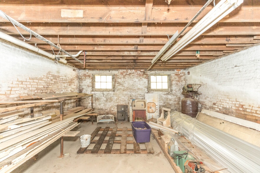 More Photos Of 1340 W Main St, Wytheville Loft Creative Space For Sale