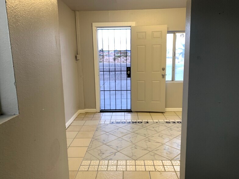 More Photos Of 2715 Highway 95, Bullhead City Self Storage For Lease