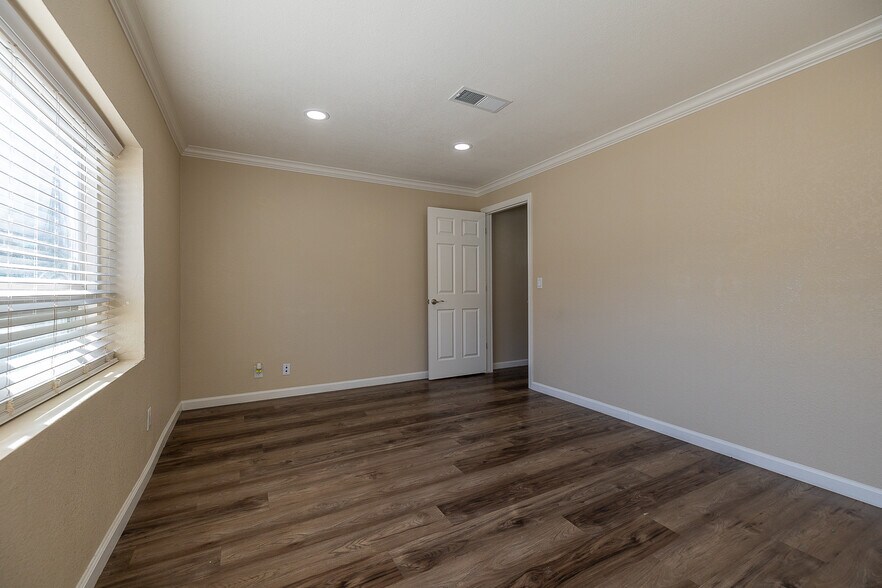 More Photos Of 25 E Hedding St, San Jose Office For Lease