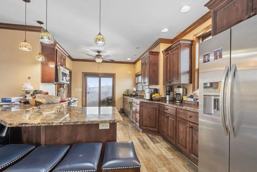 More Photos Of 6600 W 111th St, Worth Restaurant For Sale