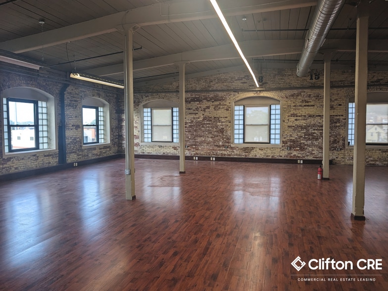 More Photos Of 70 Outwater Ln, Garfield Manufacturing For Lease