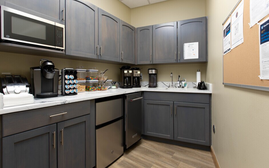 More Photos Of 15475 Gleneagle Dr, Colorado Springs Office For Sale