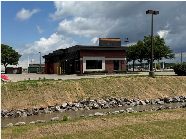 Primary Photo Of 23500 Eureka Rd, Taylor Fast Food For Lease