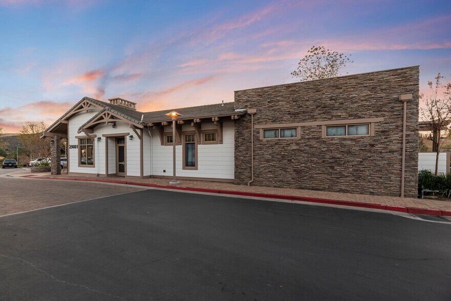 More Photos Of 29001 Canwood St, Agoura Hills Restaurant For Lease