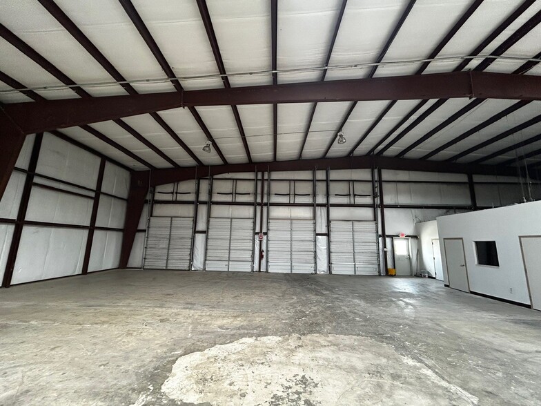 More Photos Of 111 E McCarty Ln, San Marcos Warehouse For Lease