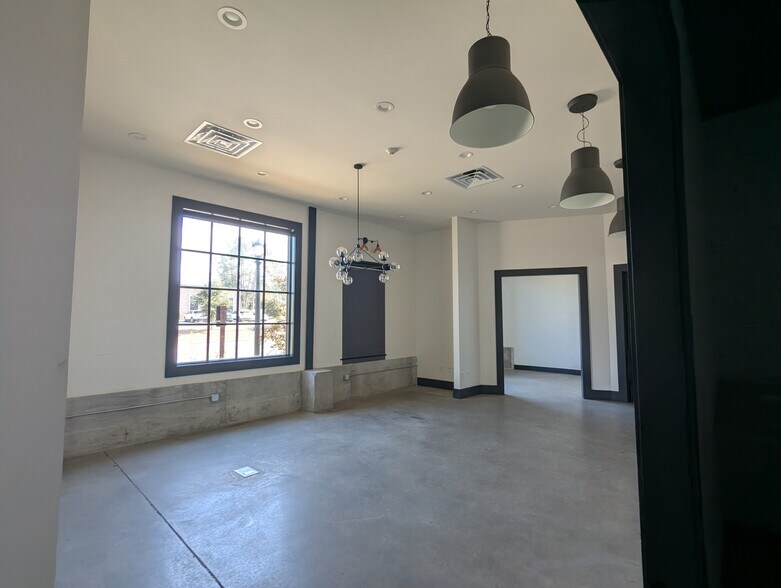 More Photos Of 91 S College St, Statesboro Warehouse For Sale